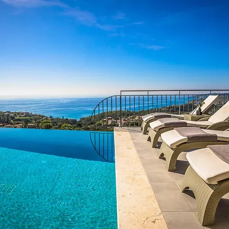 빌라 Lemoni 트라페자키